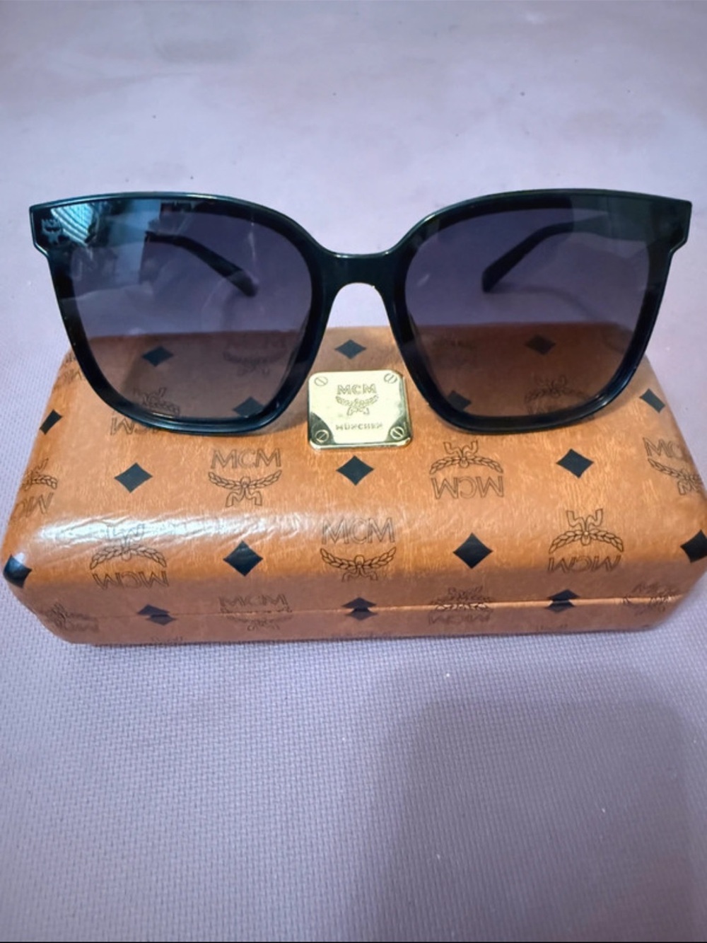 MCM Women's Black Gradient Lens Sunglasses with Dark Frames👁️👁️👁️